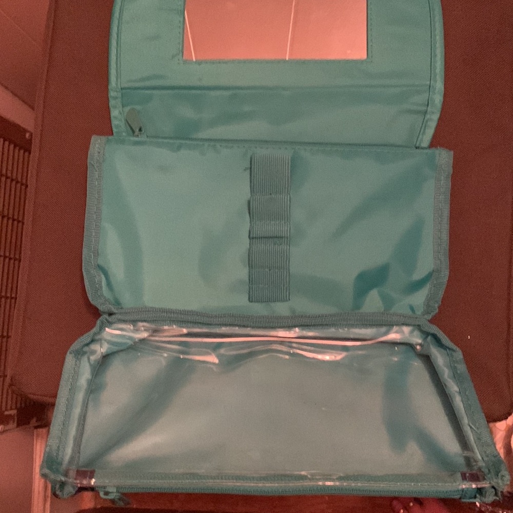 Thirty-One Makeup Bag - Picture 3 of 10